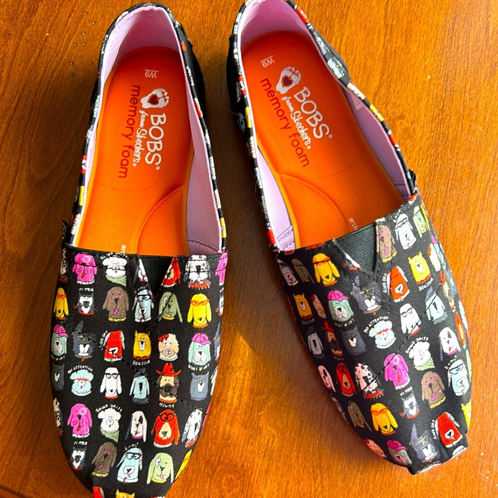 Bobs women’s size 9 shoes with memory foam. Bobs for Dogs Design. Like new!